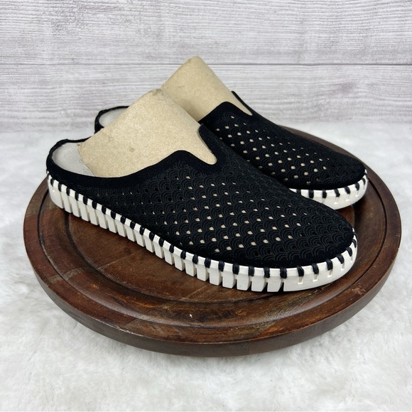 Ilse Jacobsen Shoes - Ilse Jacobson Tulip Laser Cut Mule Black &White
Women's Sneakers Size EU 42